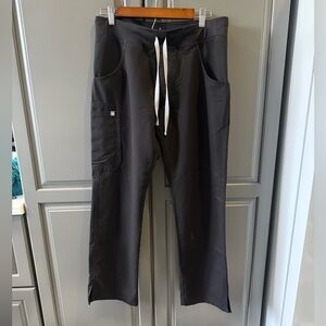 FIGS Kade Cargo Scrub Pants - size medium - black - good condition